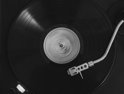 Drie platenspelers die bewijzen dat vinyl geen dure hobby is