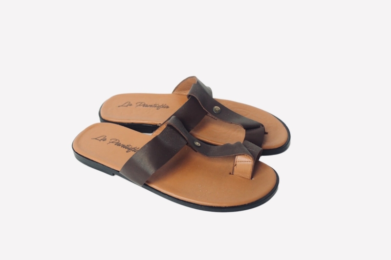 Waarom je deze zomer flip-flops draagt in de stad