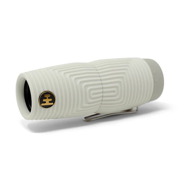 Deze piepkleine monocular vervangt je logge verrekijker